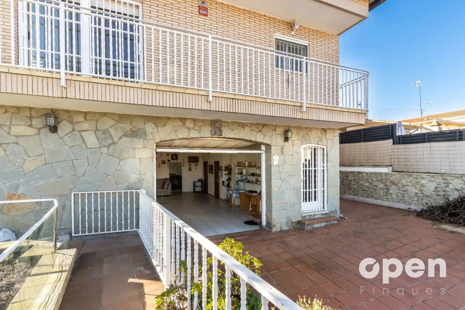 Vista exterior de Casa o chalet en venta en Terrassa con Aire acondicionado, Calefacción y Terraza