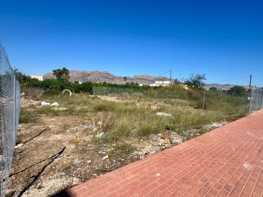 Terreno residencial en venta en Calle Miguel El Nieves