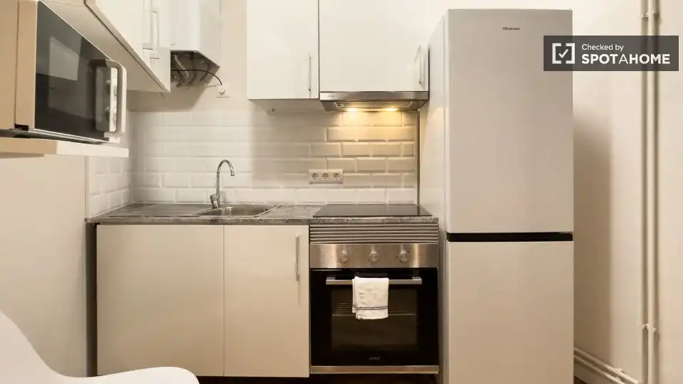 Kitchen of Flat for rent in Barcelona  with Air Conditioner, Heating and Furnished