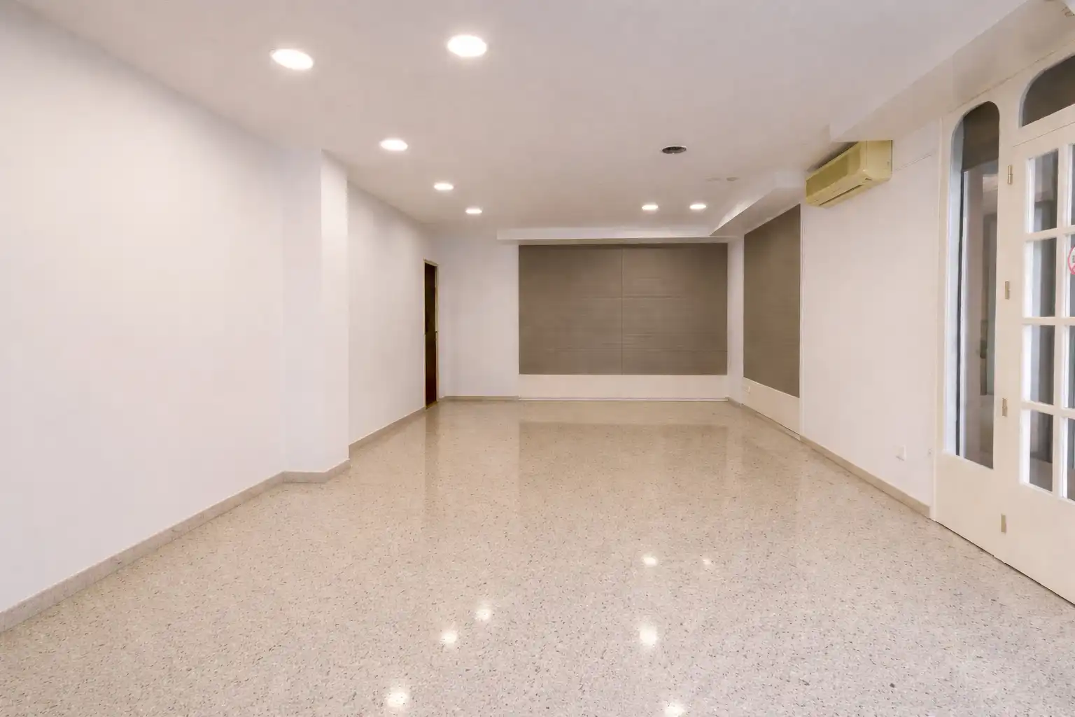 Commercial properties for sale in Martorell  with Air Conditioner