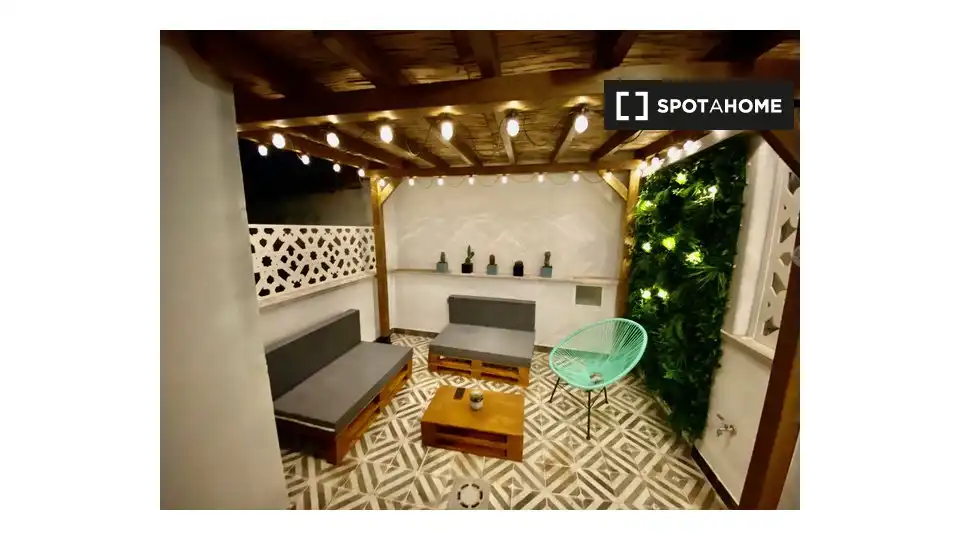 Appartamento con terrazza in affitto a Centro