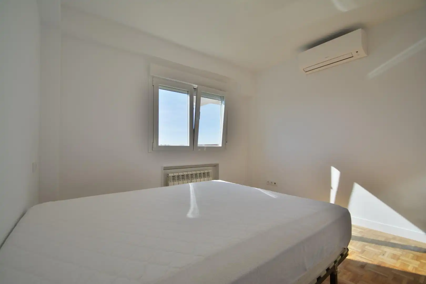 Schlafzimmer von Wohnung zur Miete in Fuencarral - El Pardo