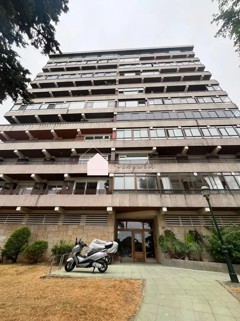 Vista exterior de Piso en venta en Vigo  con Trastero