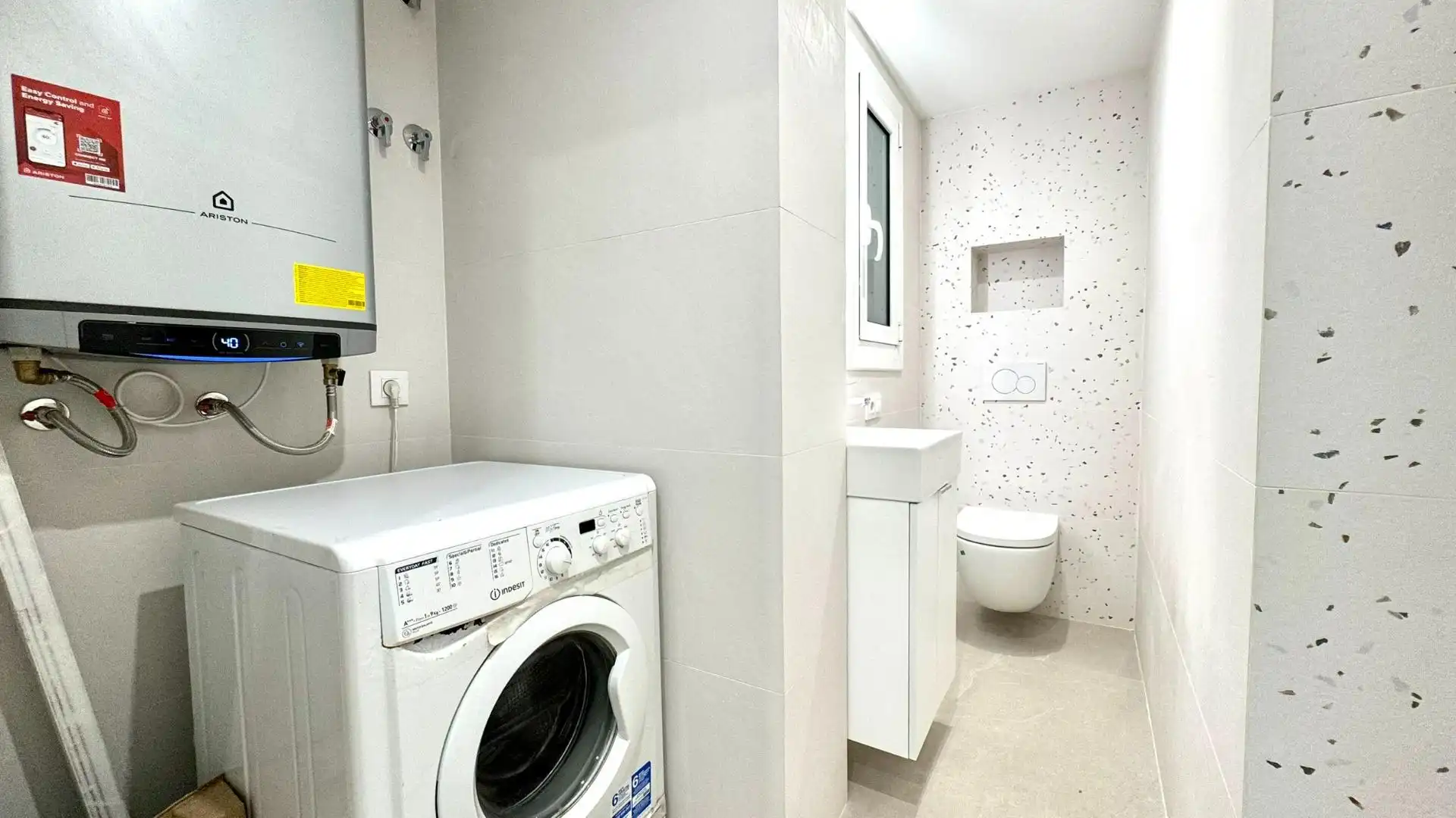 Badezimmer von Wohnung zum Verkauf in Barcelona mit Klimaanlage, Heizung und Parkett