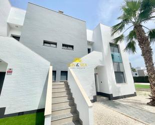 Vista exterior de Casa o xalet de lloguer en Guardamar del Segura amb Aire condicionat, Calefacció i Terrassa