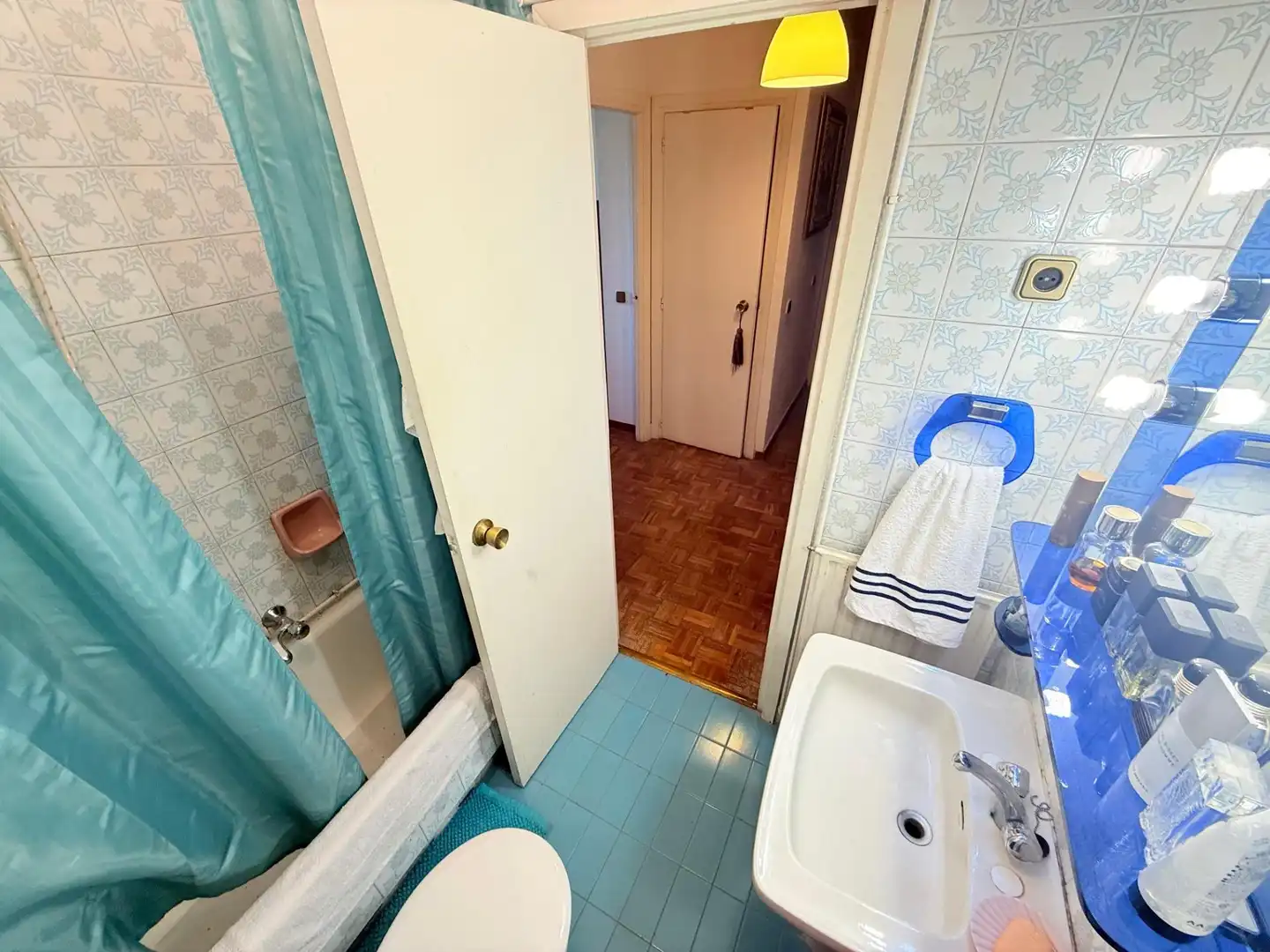Bathroom of Flat for sale in Madrid  with Air Conditioner and Heating