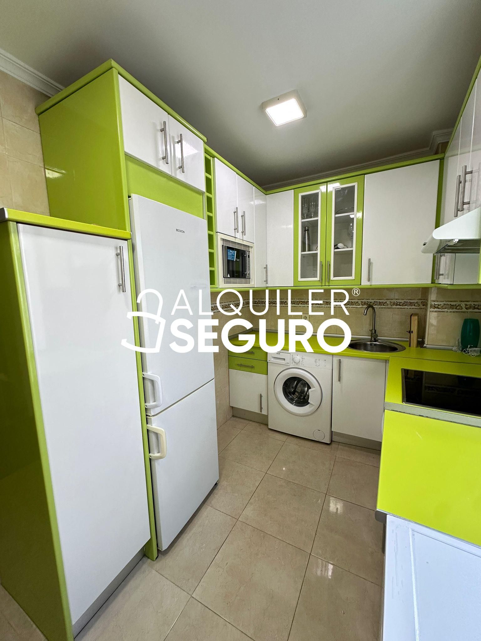Cocina de Piso de alquiler en  Madrid Capital con Aire acondicionado, Calefacción y Amueblado