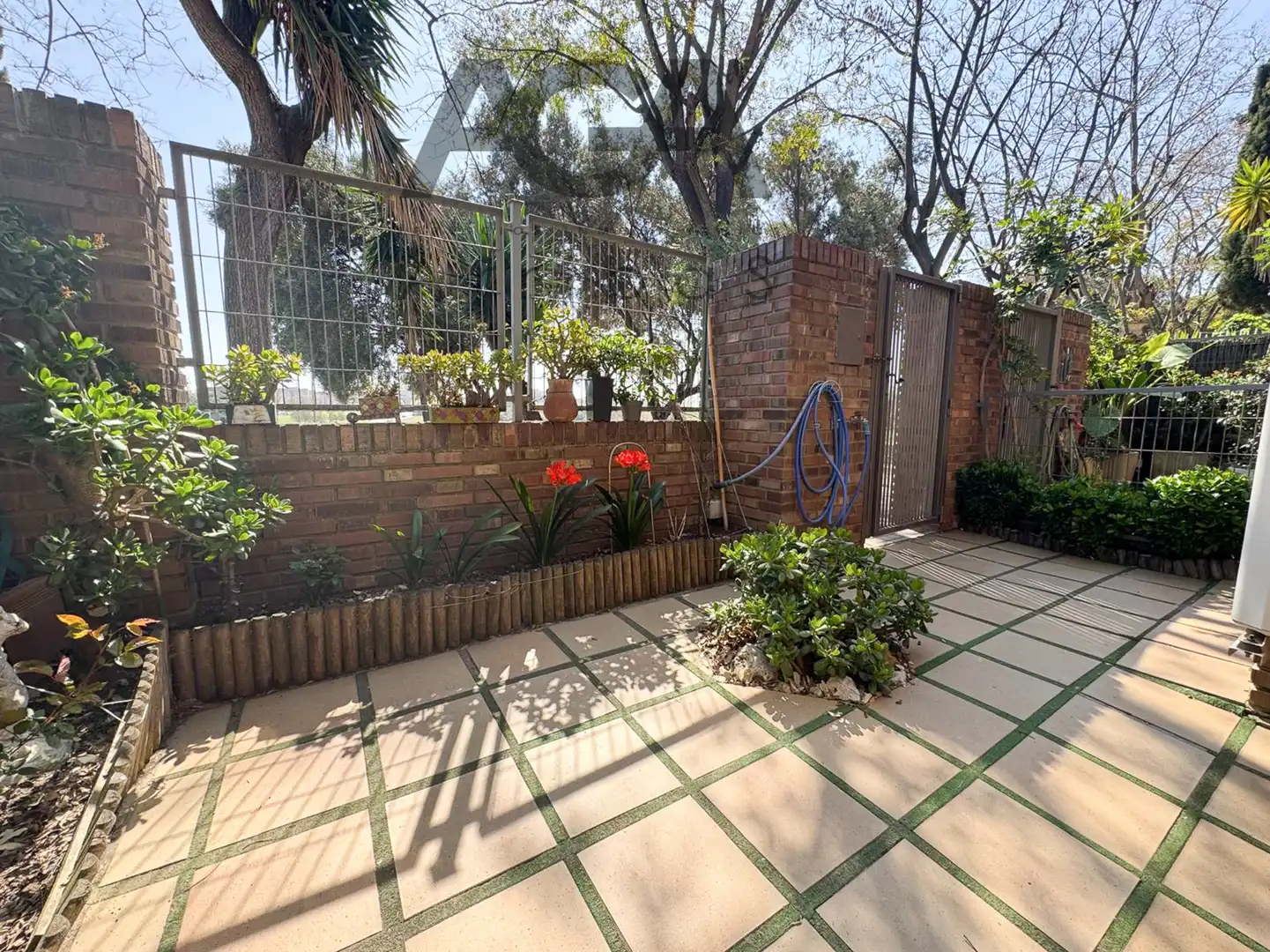Garten von Einfamilien-Reihenhaus zum Verkauf in Badalona mit Klimaanlage und Abstellraum
