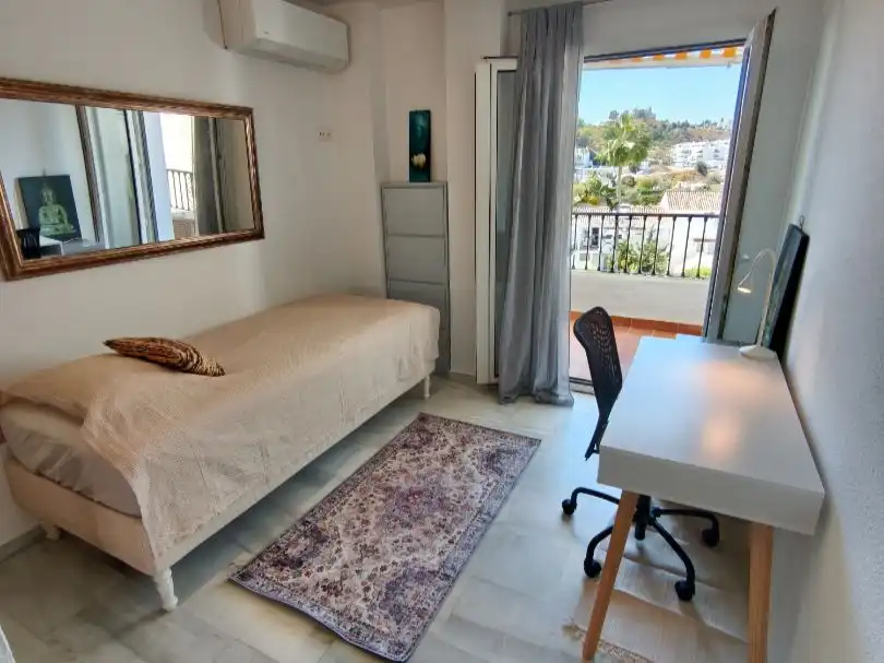 Schlafzimmer von Dachboden zur Miete in Mijas mit Klimaanlage, Terrasse und Balkon