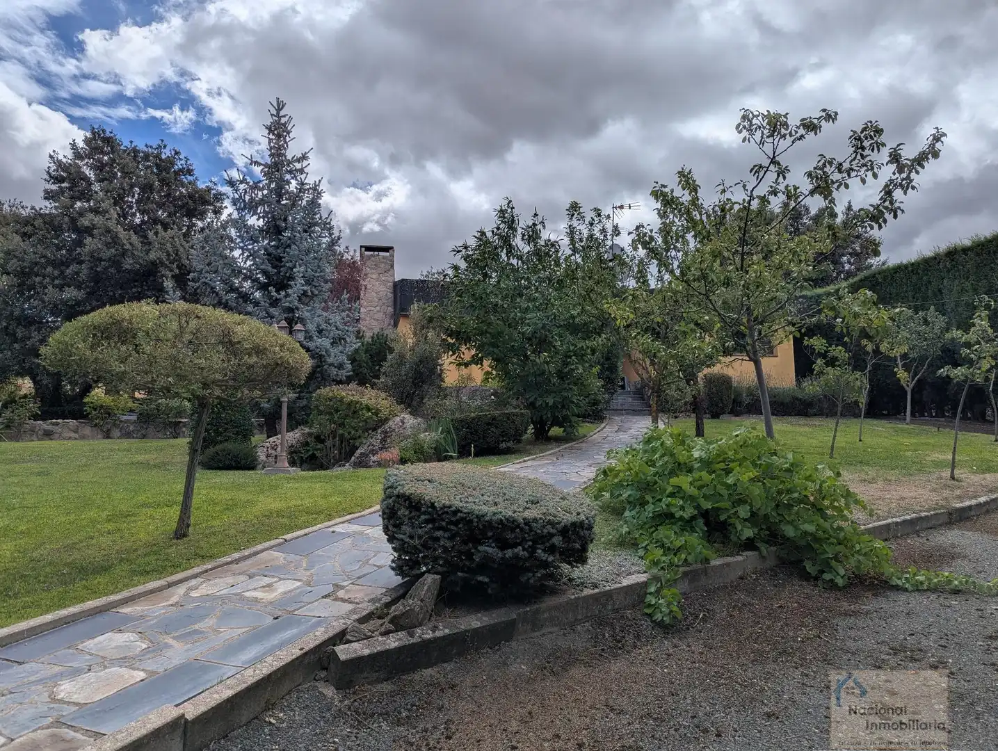 Garden of Houses for sale in El Espinar  with Air Conditioner, Heating and Storage room