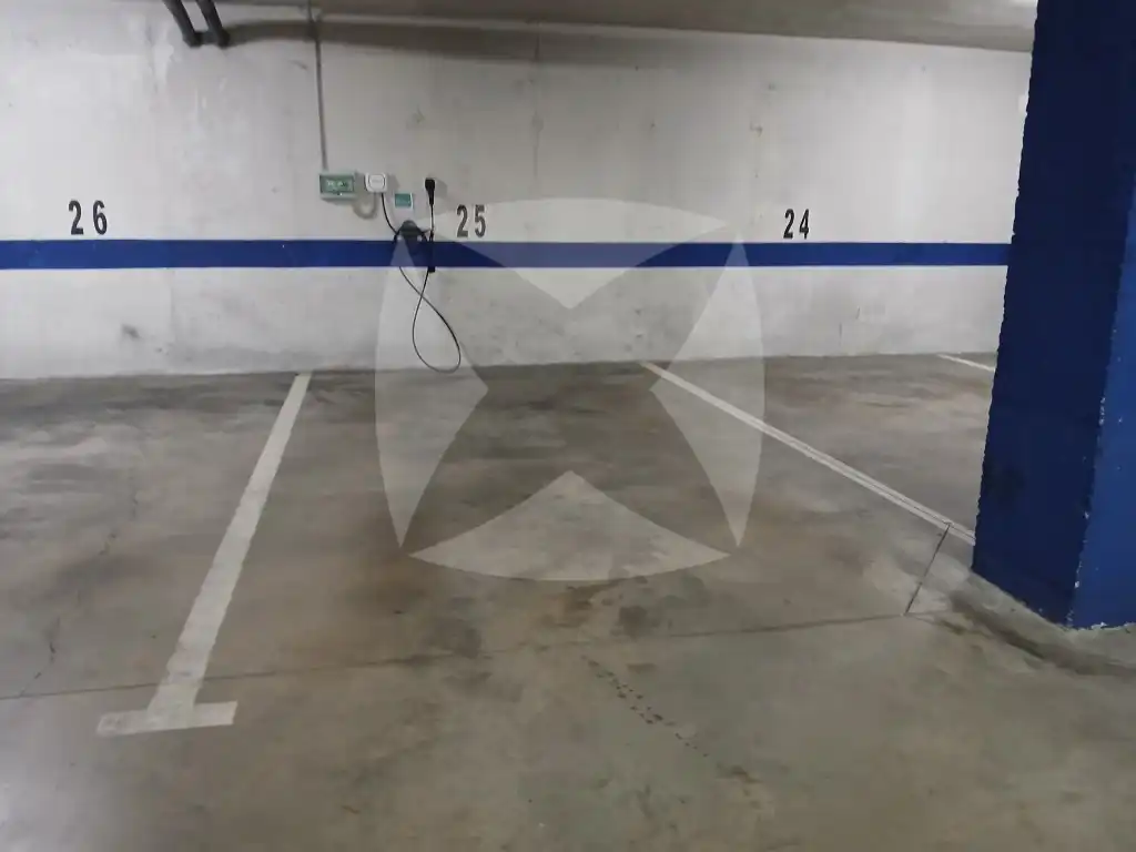 Aparcament de Pis de lloguer en Badajoz amb Aire condicionat, Piscina i Moblat