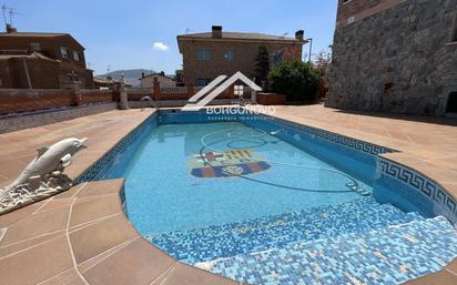 Piscina de Casa o xalet en venda en Santa Perpètua de Mogoda amb Aire condicionat, Terrassa i Traster