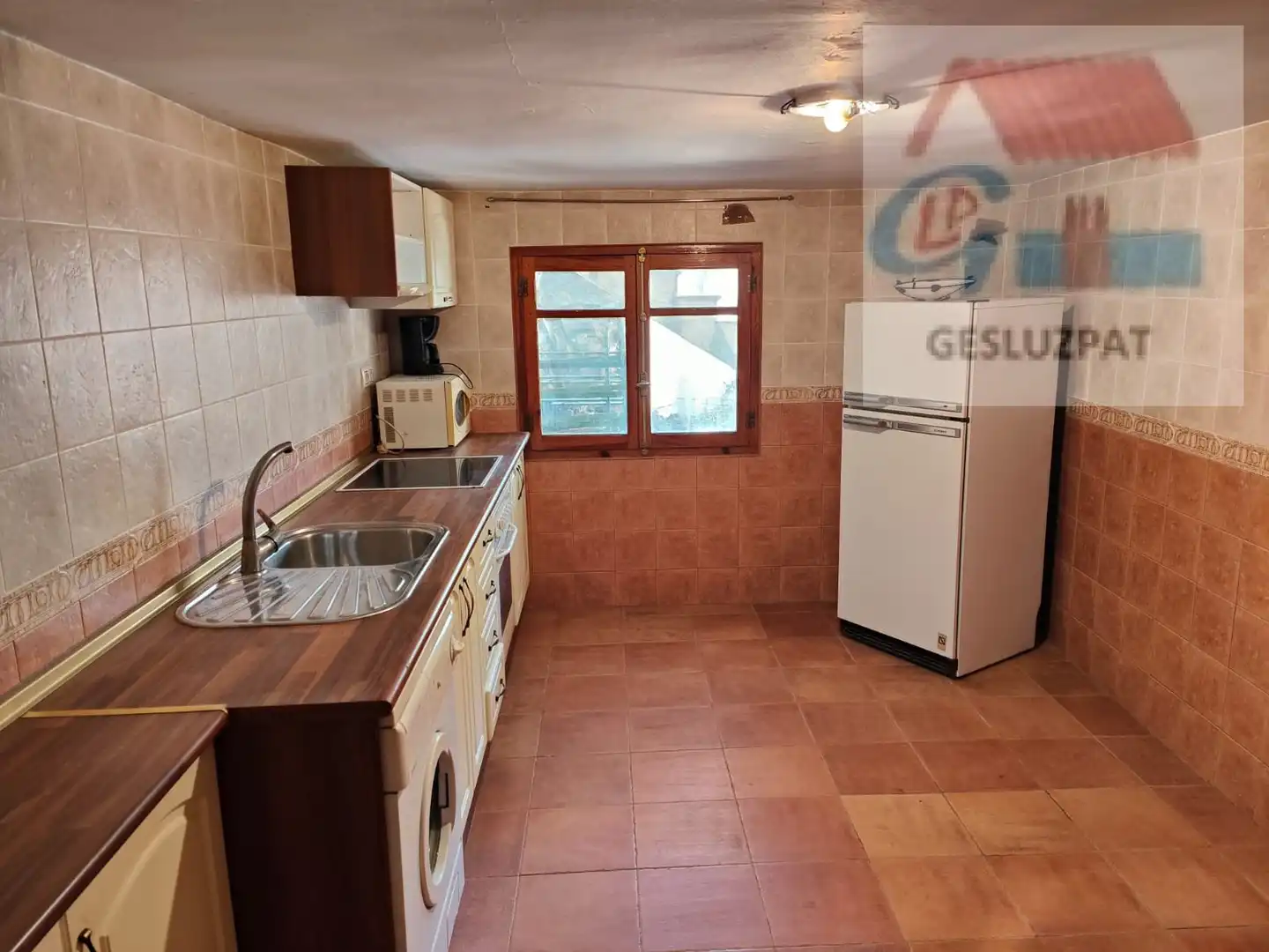 Cuina de Casa adosada en venda en Corral de Almaguer amb Jardí privat, Parquet i Terrassa