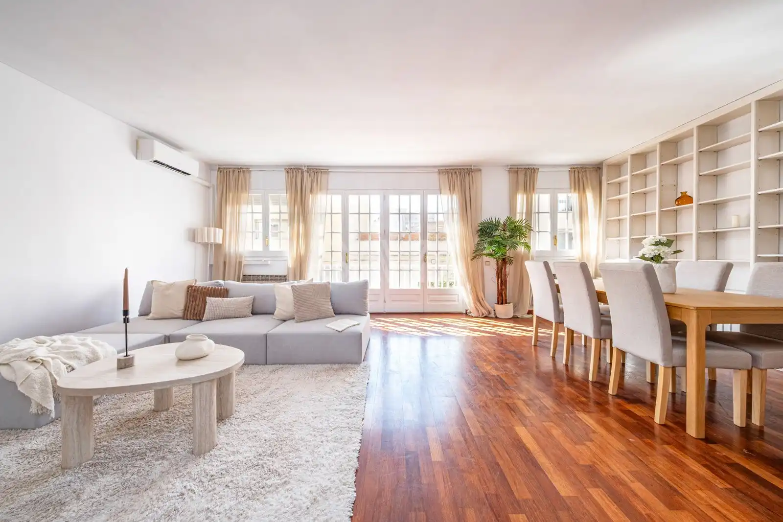 Sala d'estar de Casa o xalet en venda en Sant Just Desvern amb Aire condicionat, Calefacció i Terrassa