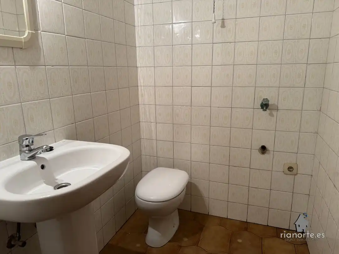 Baño de Piso en venta en Ribadesella con Calefacción