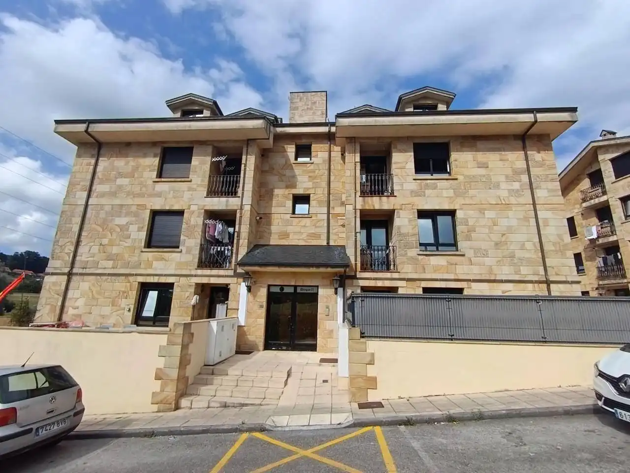Vista exterior de Pis en venda en Hazas de Cesto amb Calefacció i Terrassa