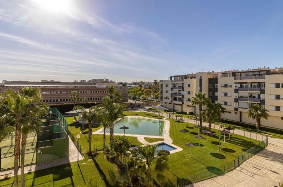 Vista exterior de Pis en venda en Jerez de la Frontera amb Terrassa i Piscina comunitària