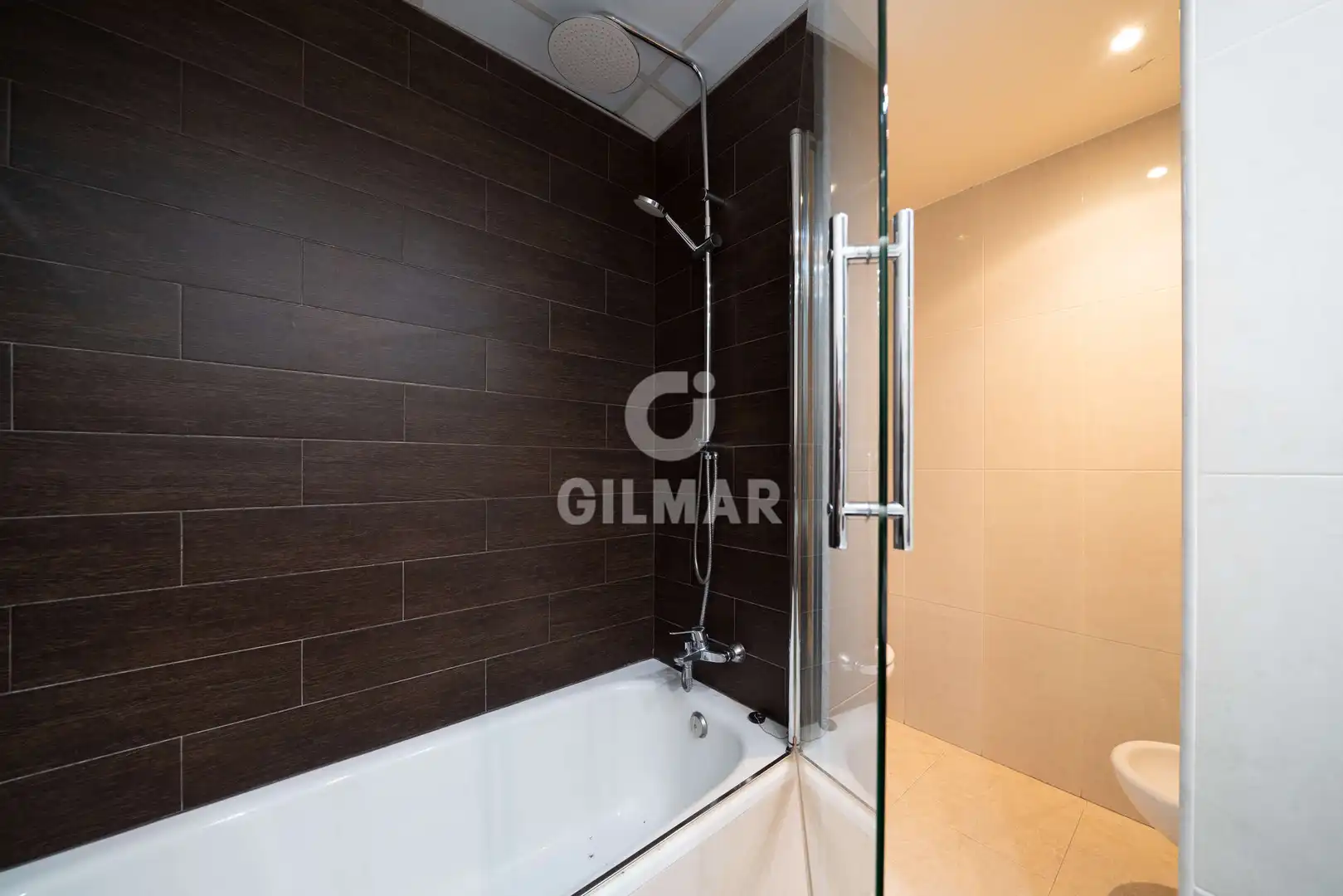 Bathroom of Flat for sale in Madrid  with Heating and Storage room