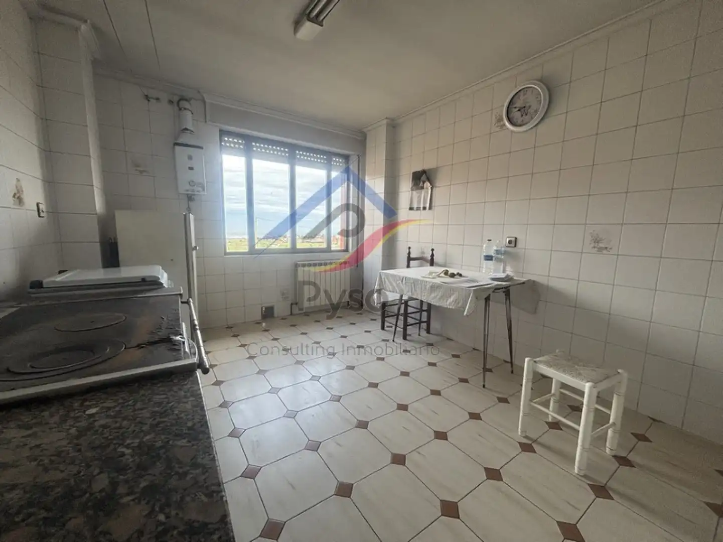Cuina de Casa o xalet en venda en Santander amb Parquet