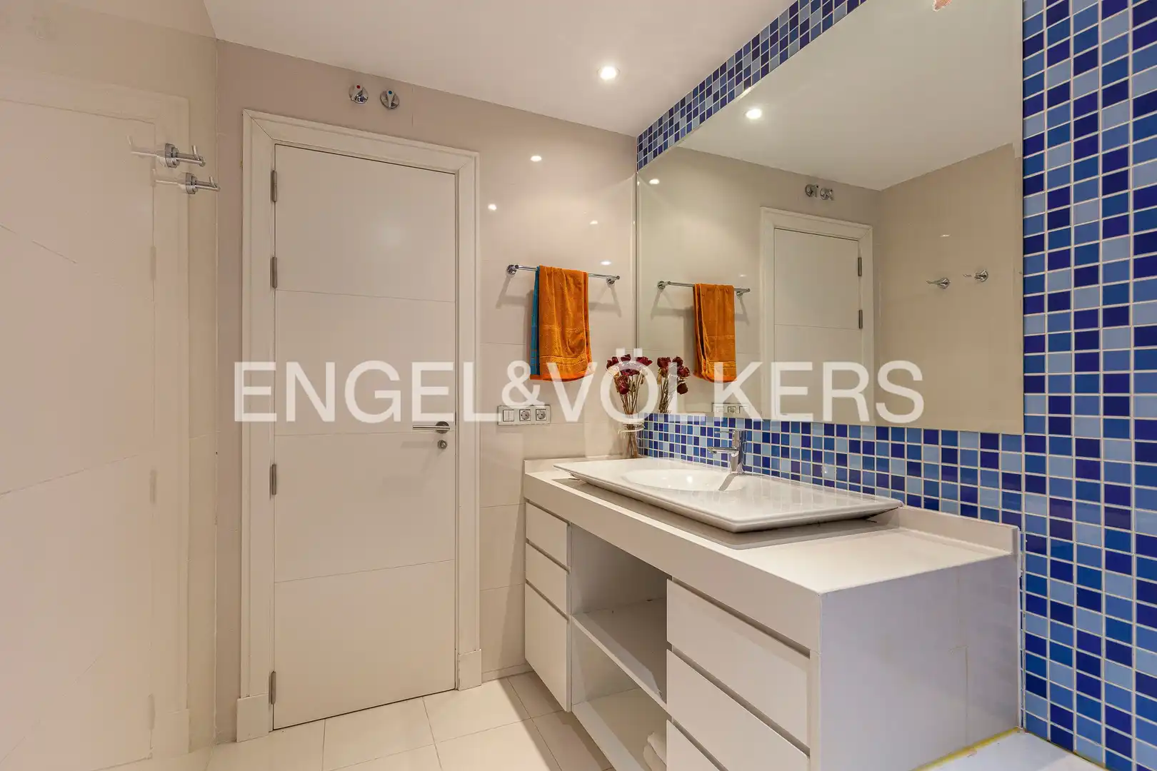Bathroom of Flat for rent in Barrio de Salamanca