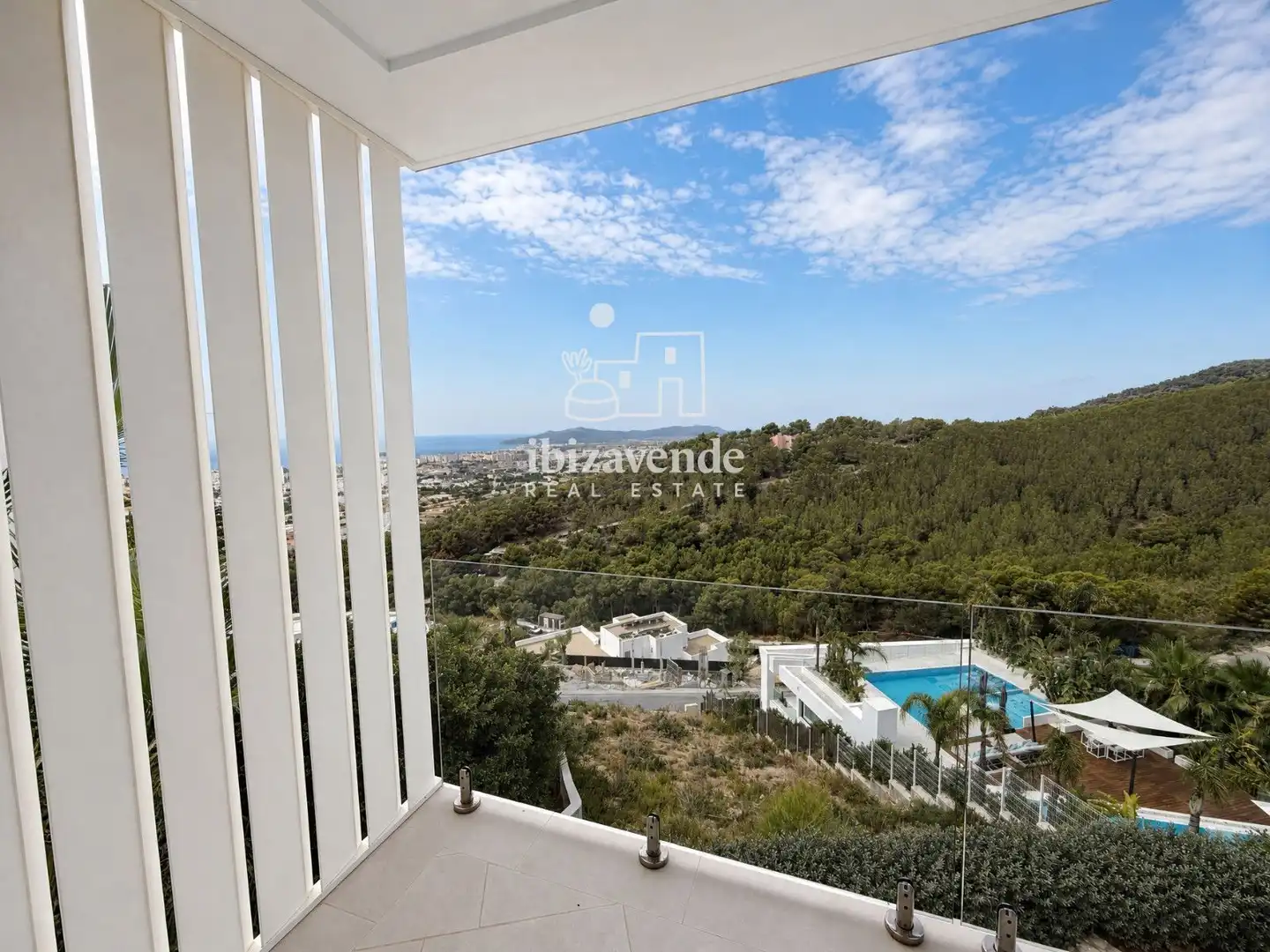 Vista exterior de Casa o xalet de lloguer en Eivissa amb Piscina i Moblat