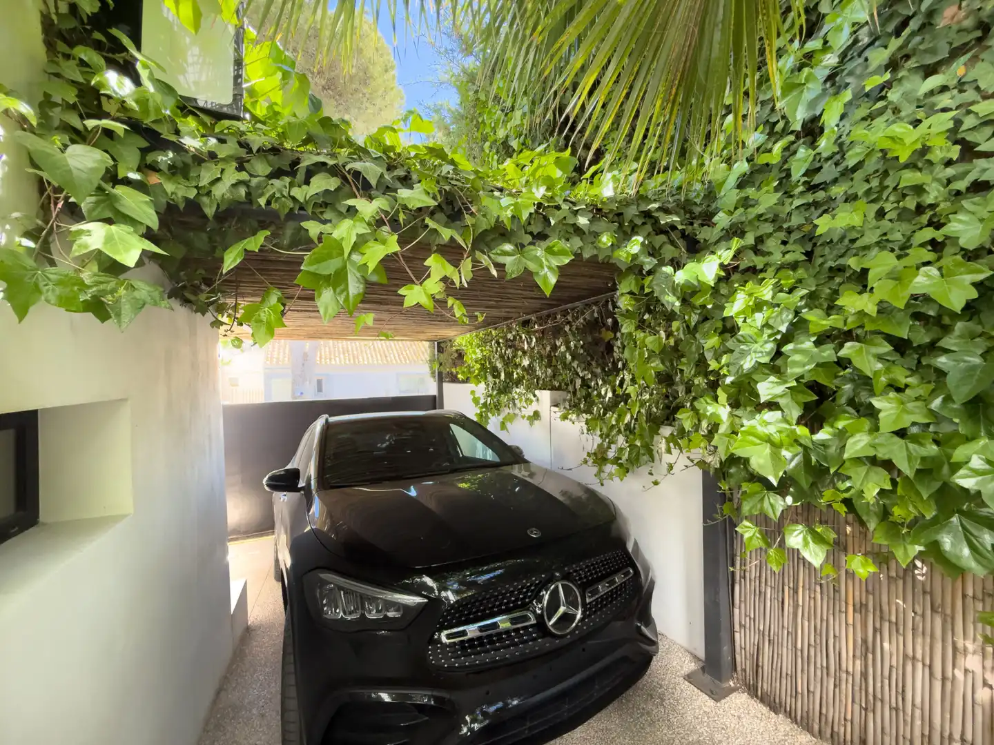 Aparcament de Casa o xalet en venda en Marbella amb Aire condicionat, Jardí privat i Terrassa