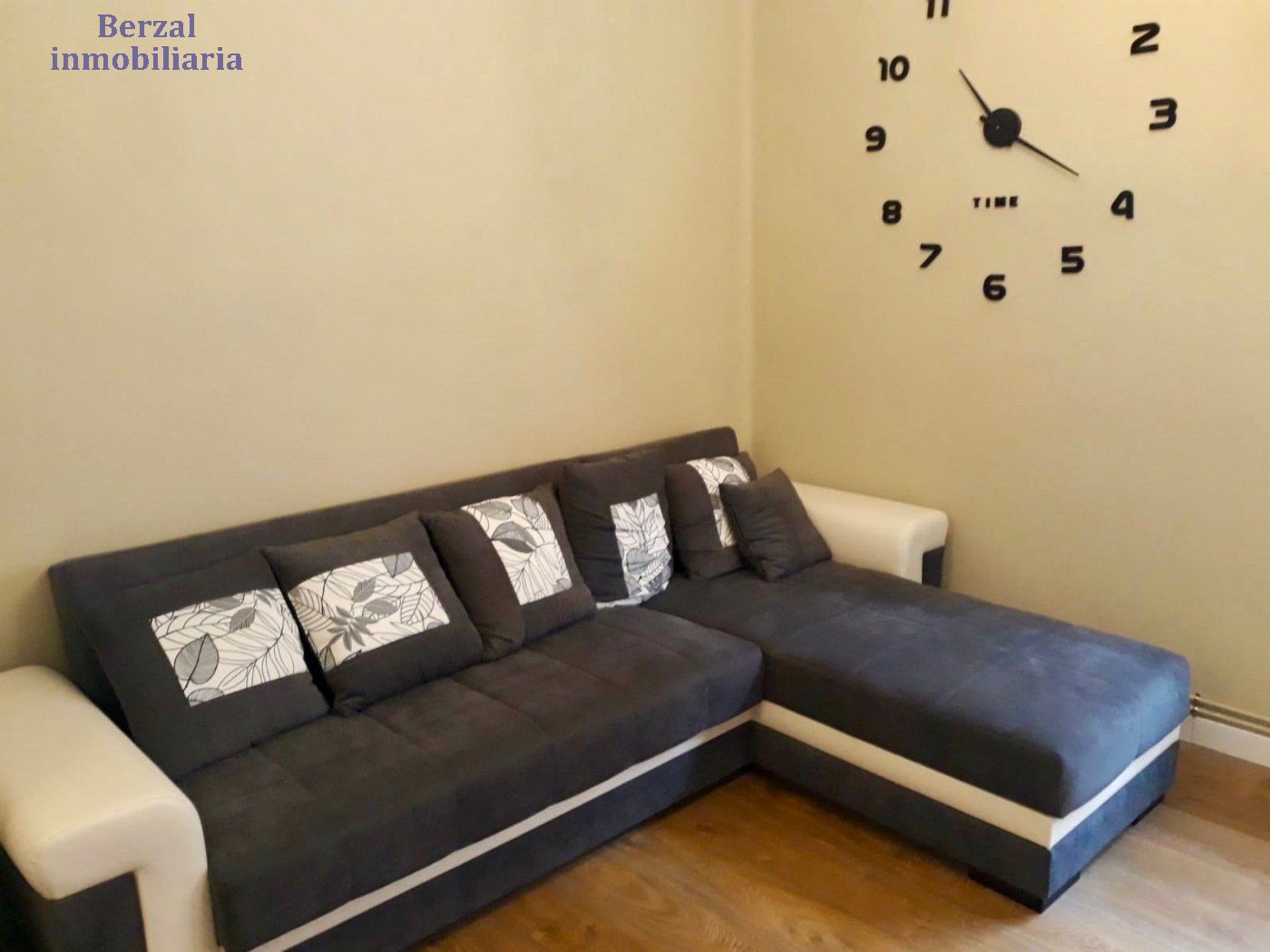 Living room of Flat for sale in  Logroño  with Heating, Private garden and Storage room