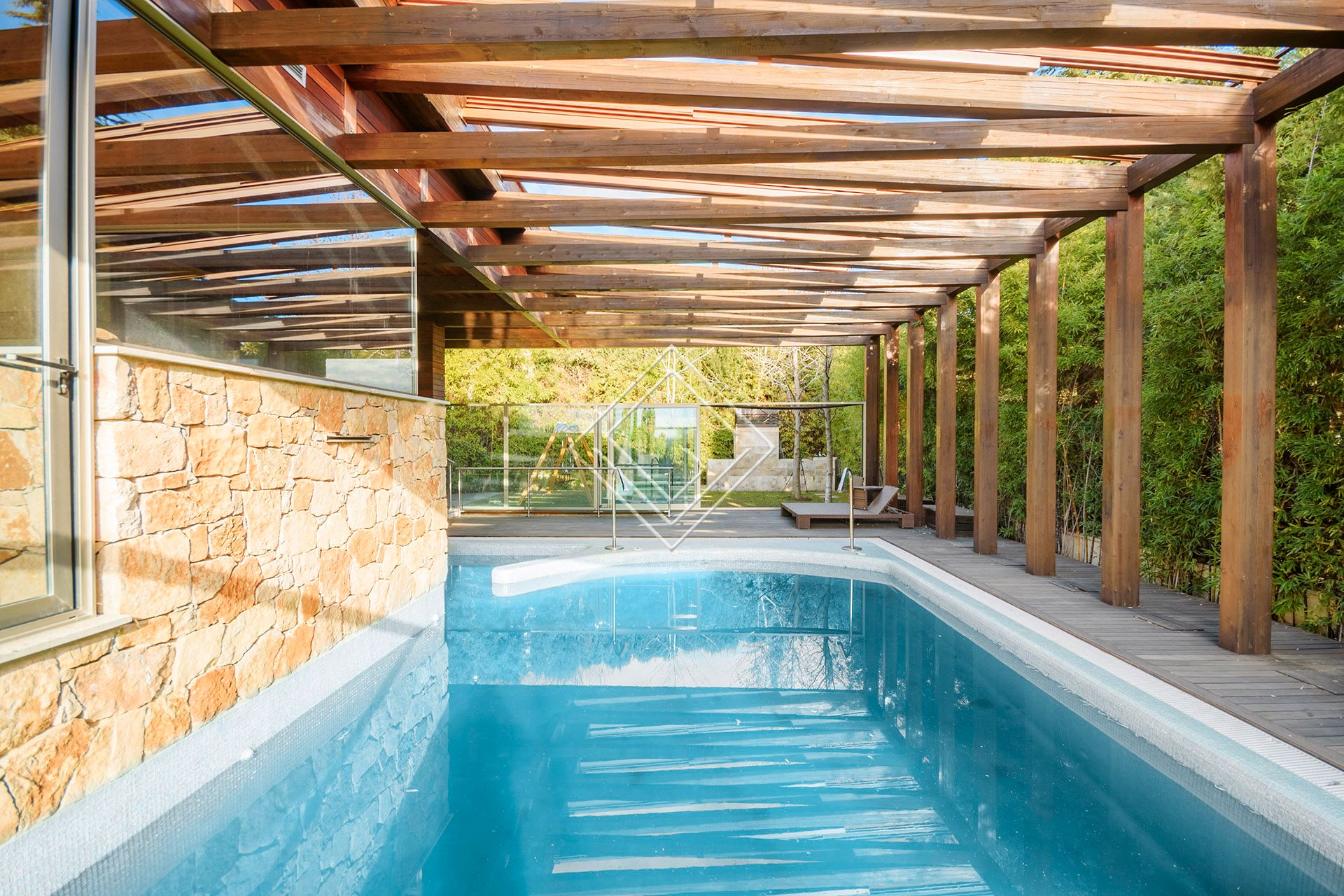 Piscina de Casa o chalet en venta en  Madrid Capital con Aire acondicionado, Calefacción y Jardín privado