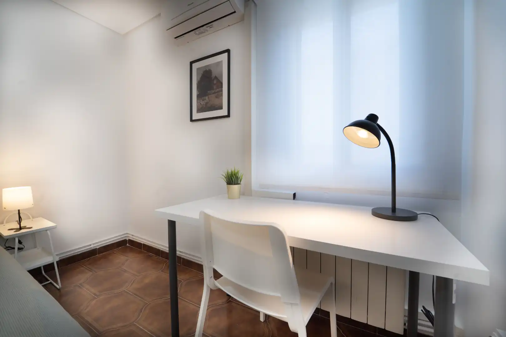 Room in Avenida del Cardenal Herrera Oria, 248, Peñagrande