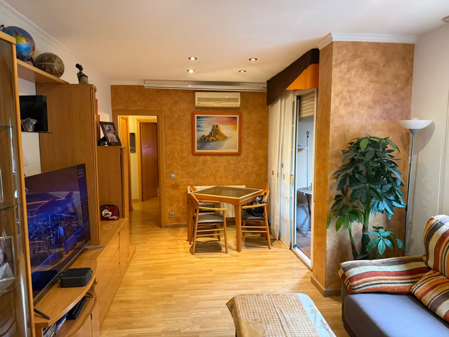 Appartamento con balcone in vendita a Carrer de Sòcrates