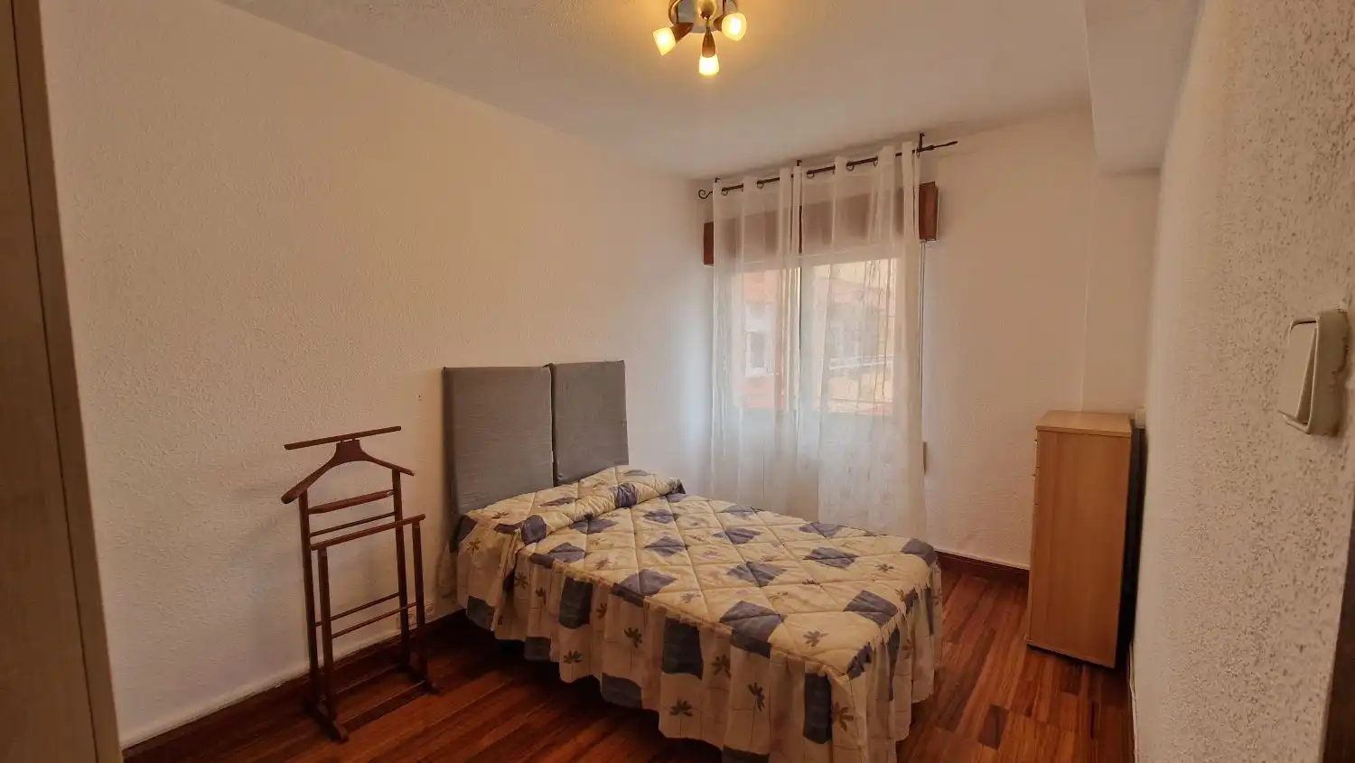 Schlafzimmer von Wohnung zum Verkauf in Cartes mit Heizung