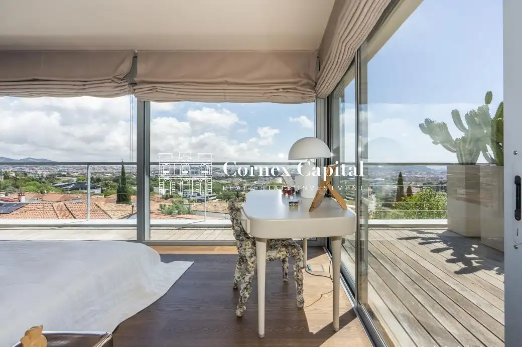Dormitori de Casa o xalet en venda en Barcelona amb Aire condicionat, Calefacció i Jardí privat