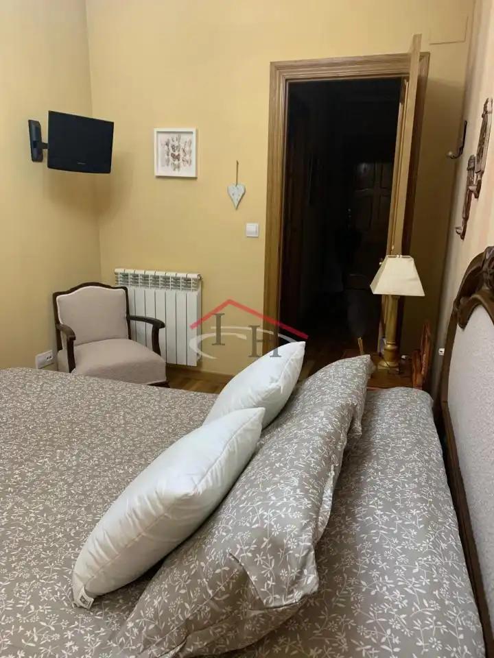 Schlafzimmer von Wohnungen zur Miete in León Capital  mit Heizung, Parkett und Möbliert