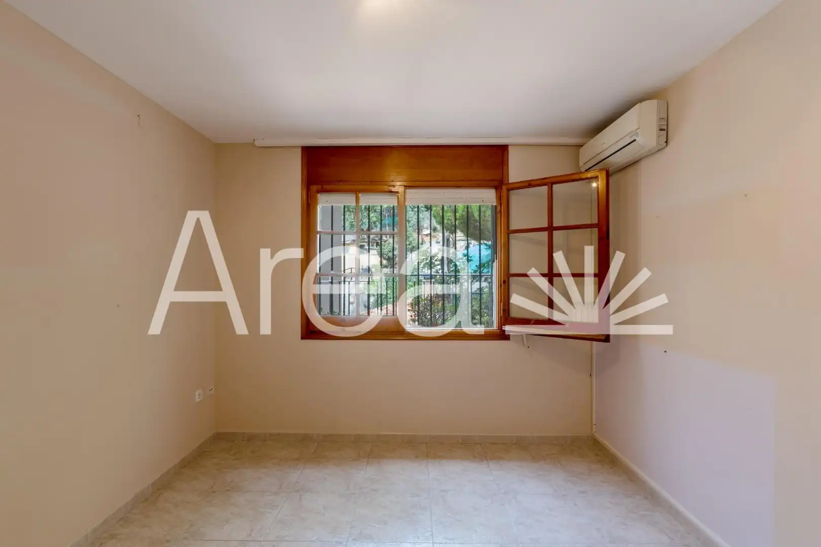 Dormitori de Casa o xalet en venda en Mataró amb Jardí privat, Terrassa i Piscina