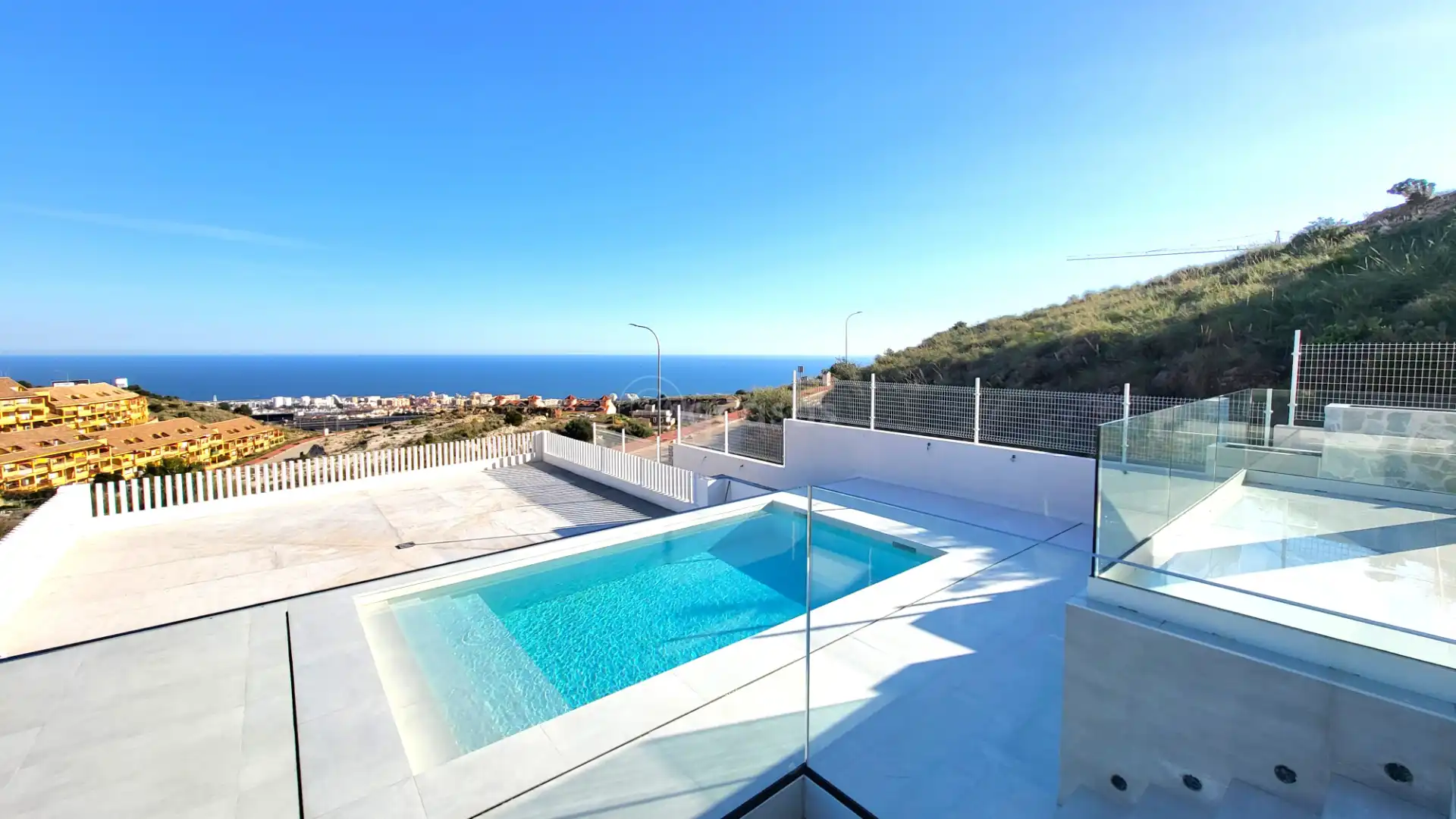 Vista exterior de Casa o chalet en venta en Benalmádena con Aire acondicionado, Calefacción y Jardín privado