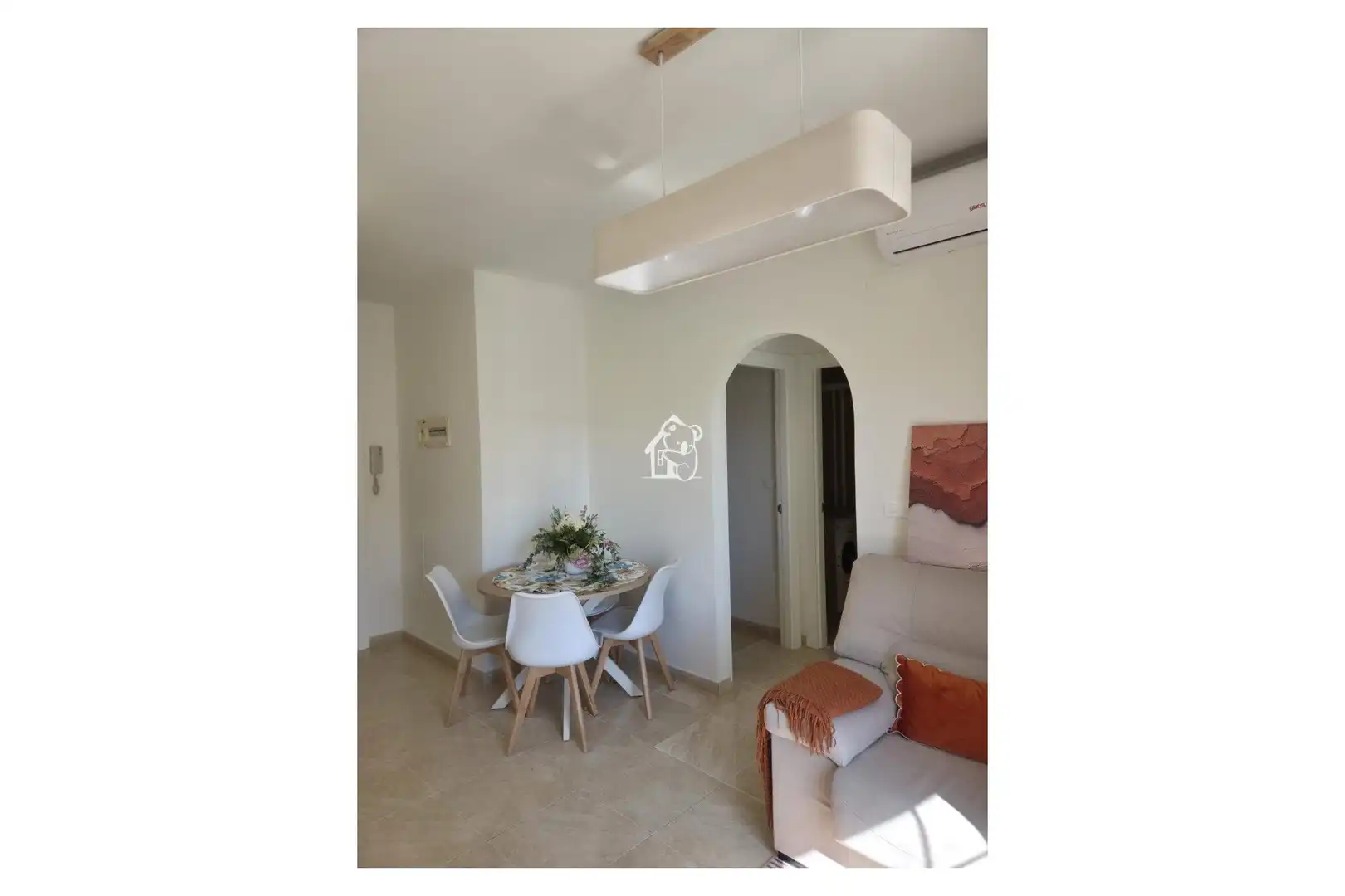 Menjador de Apartament de lloguer en Torrevieja amb Aire condicionat, Terrassa i Moblat