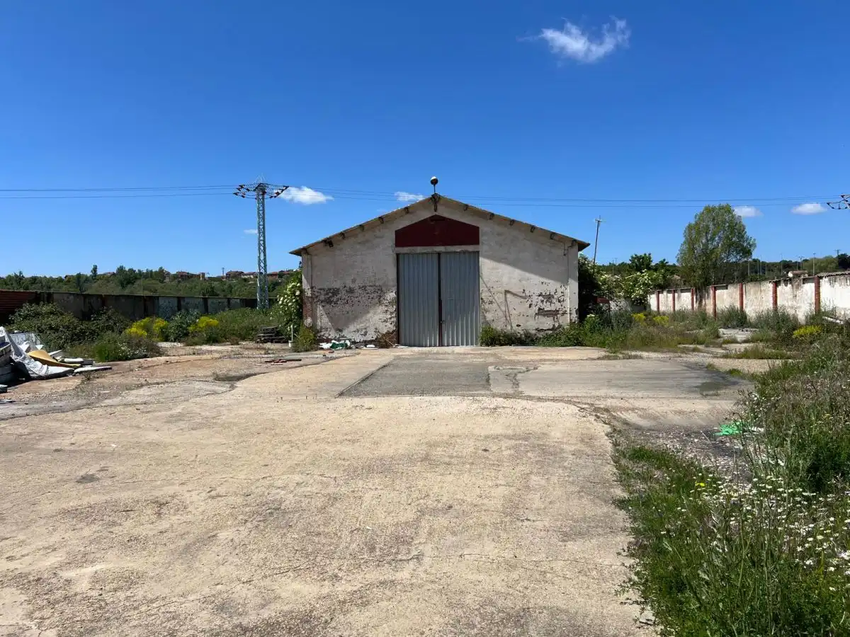 Nave industrial en venta en AV AGUSTINOS DE LEON 17