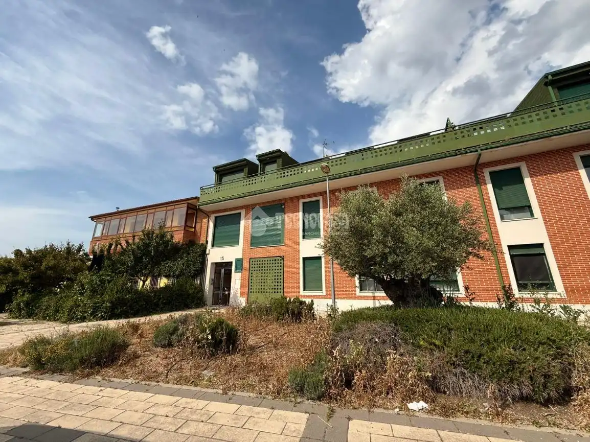 Vista exterior de Ático en venta en Villanubla con Calefacción, Parquet y Terraza