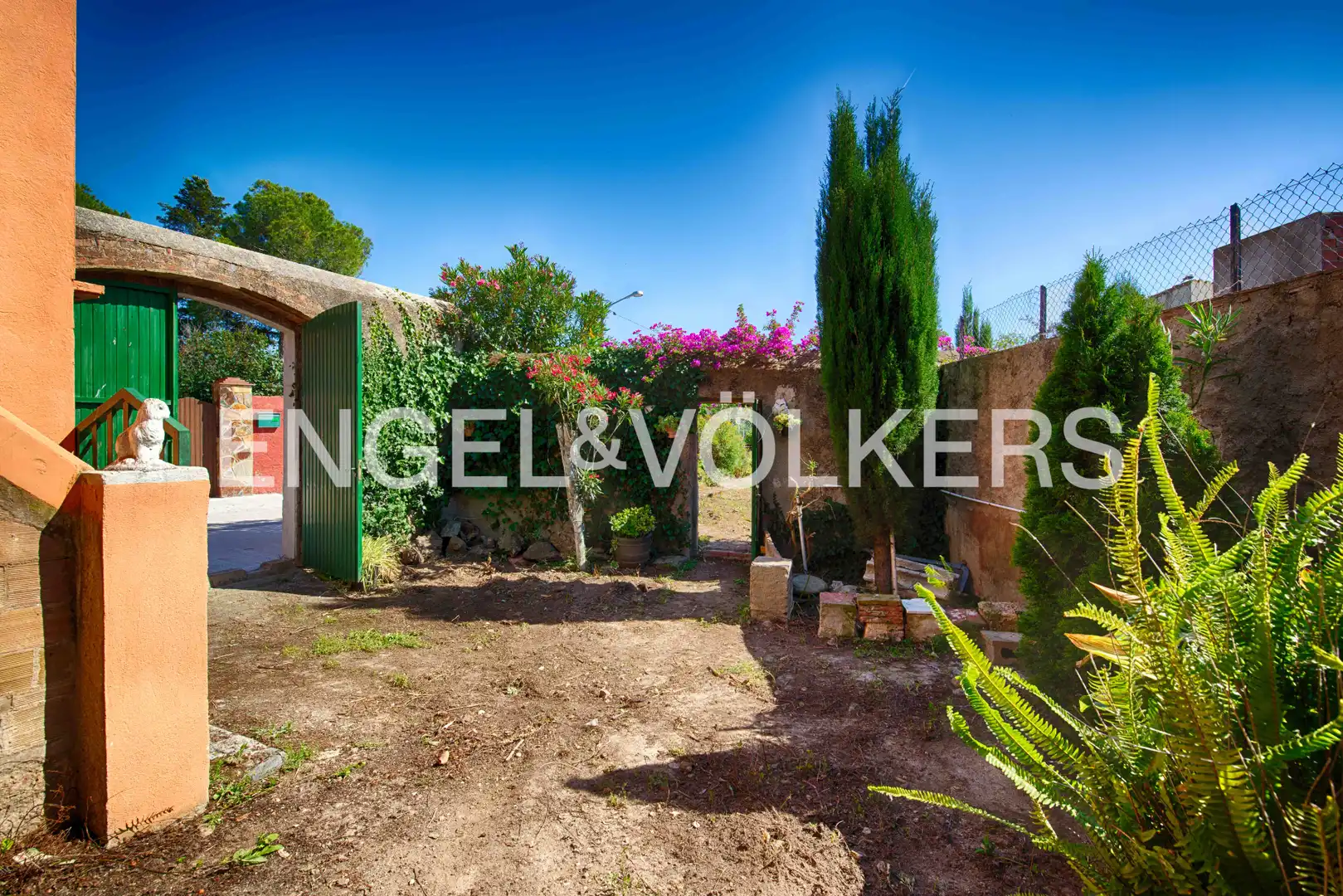 Casa adosada en venta en Garriguella con Calefacción, Jardín privado y Terraza