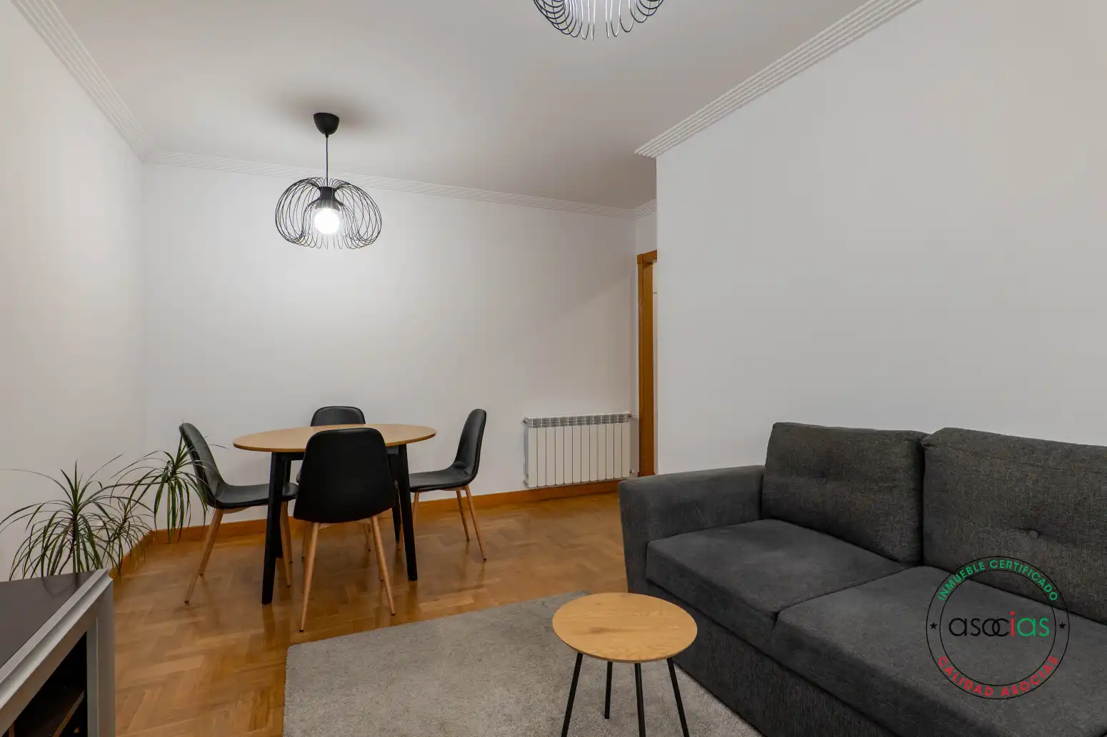 Sala d'estar de Pis en venda en Gijón  amb Calefacció, Parquet i Traster