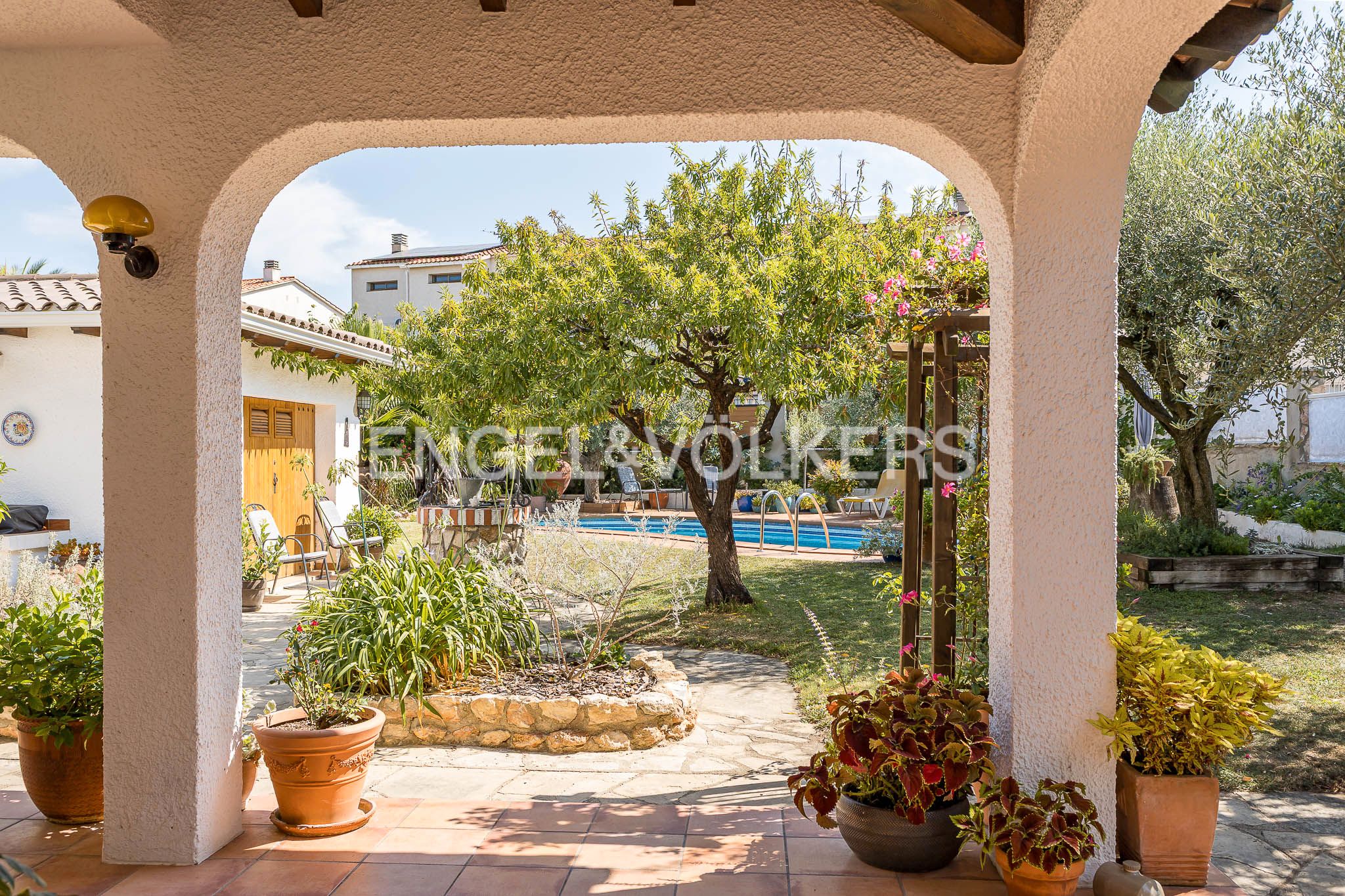 Vista exterior de Casa o xalet en venda en Torredembarra amb Aire condicionat, Calefacció i Jardí privat