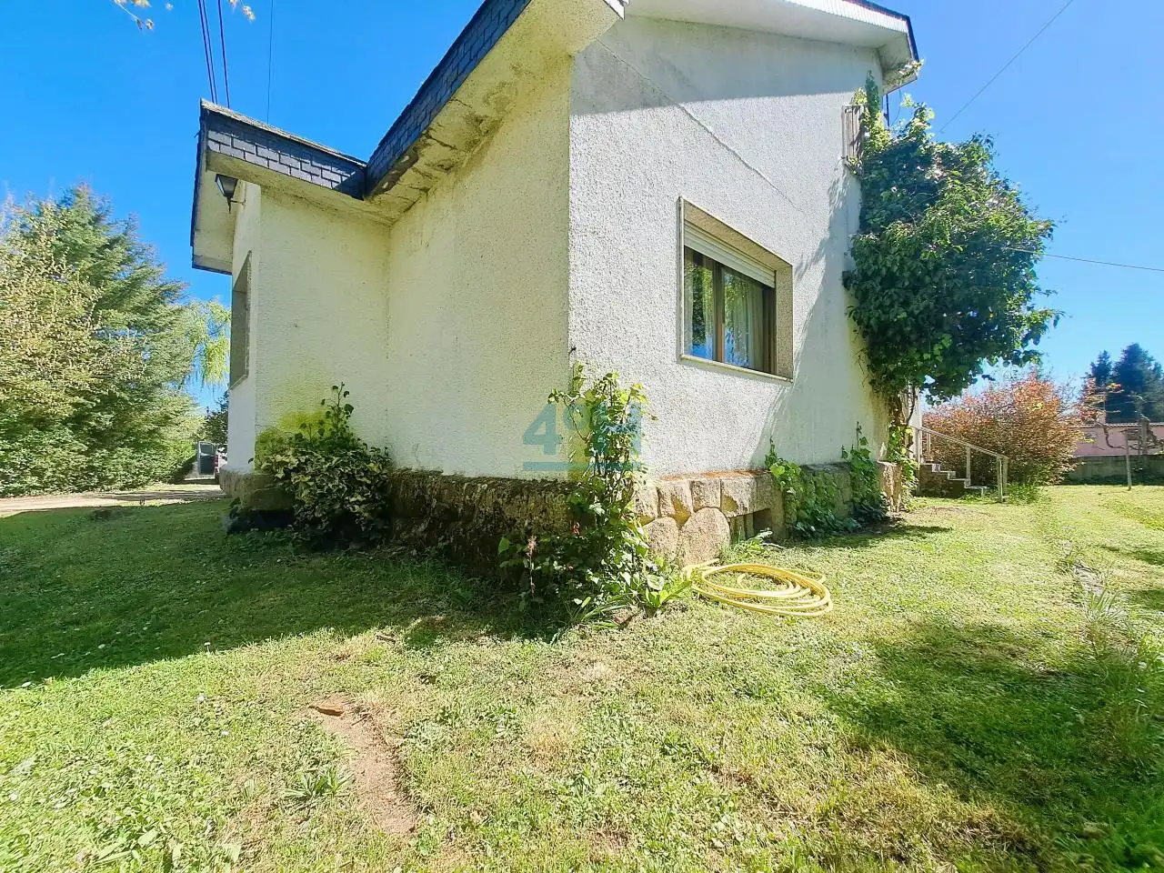Vista exterior de Casa o xalet en venda en San Cibrao das Viñas amb Calefacció, Jardí privat i Terrassa