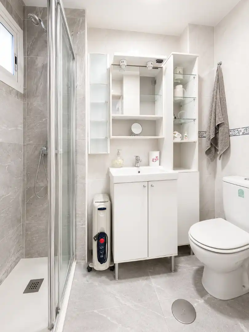 Baño de Estudio en venta en Benalmádena con Aire acondicionado, Terraza y Amueblado