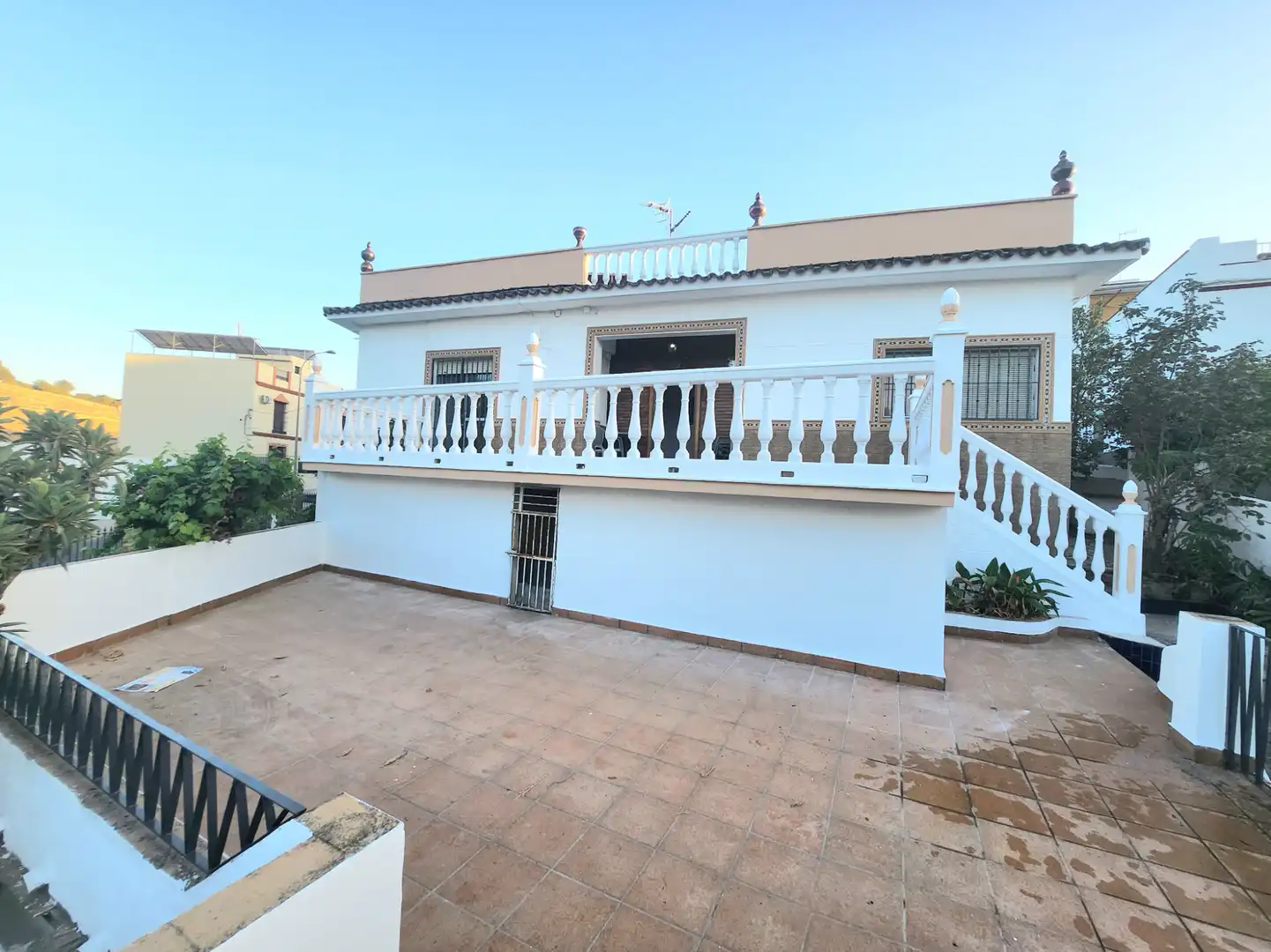 Außenansicht von Haus oder Chalet zum Verkauf in Alcalá de Guadaira mit Privatgarten, Terrasse und Abstellraum