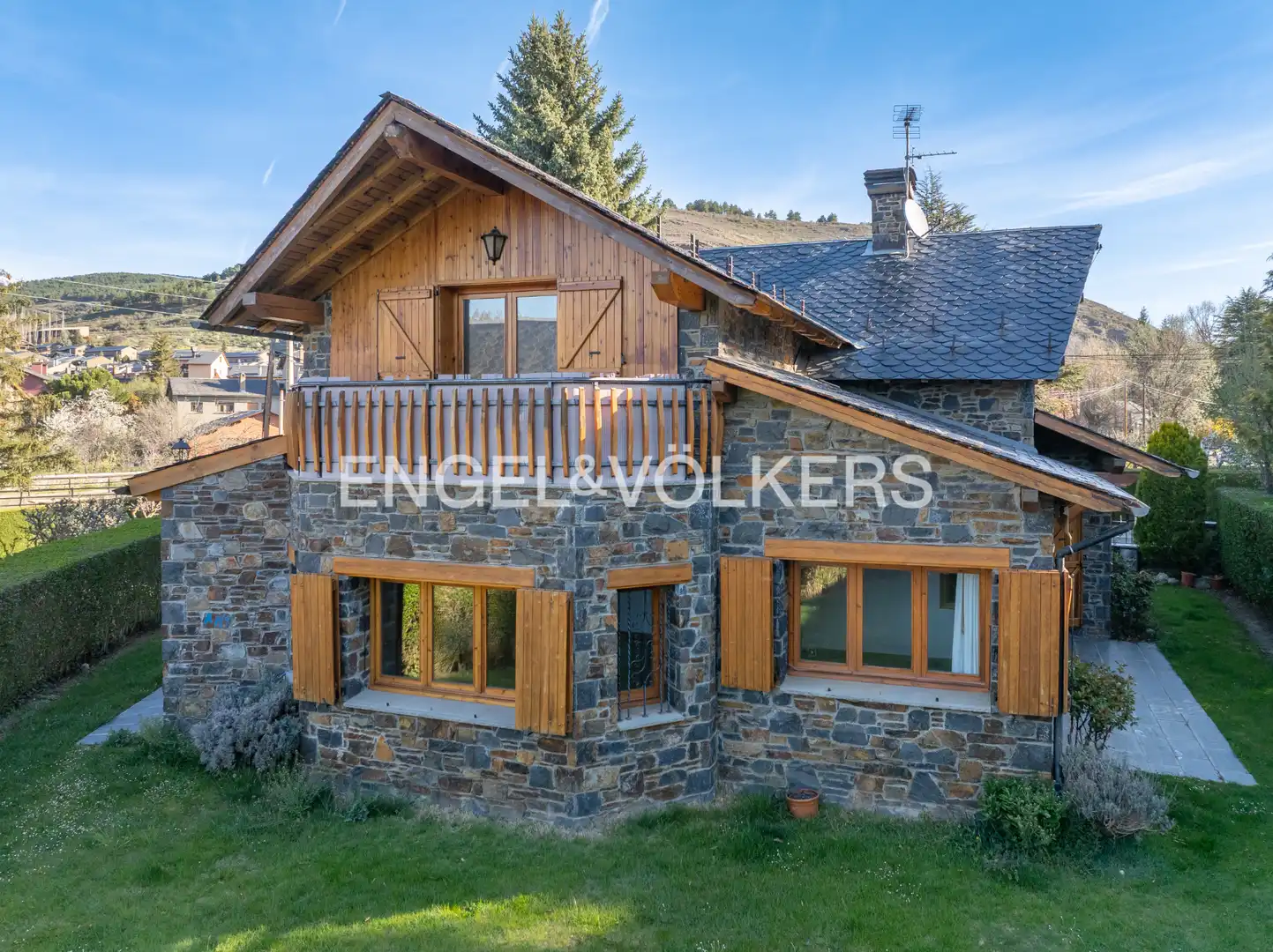 Vista exterior de Casa o chalet en venta en Llívia con Calefacción, Jardín privado y Parquet