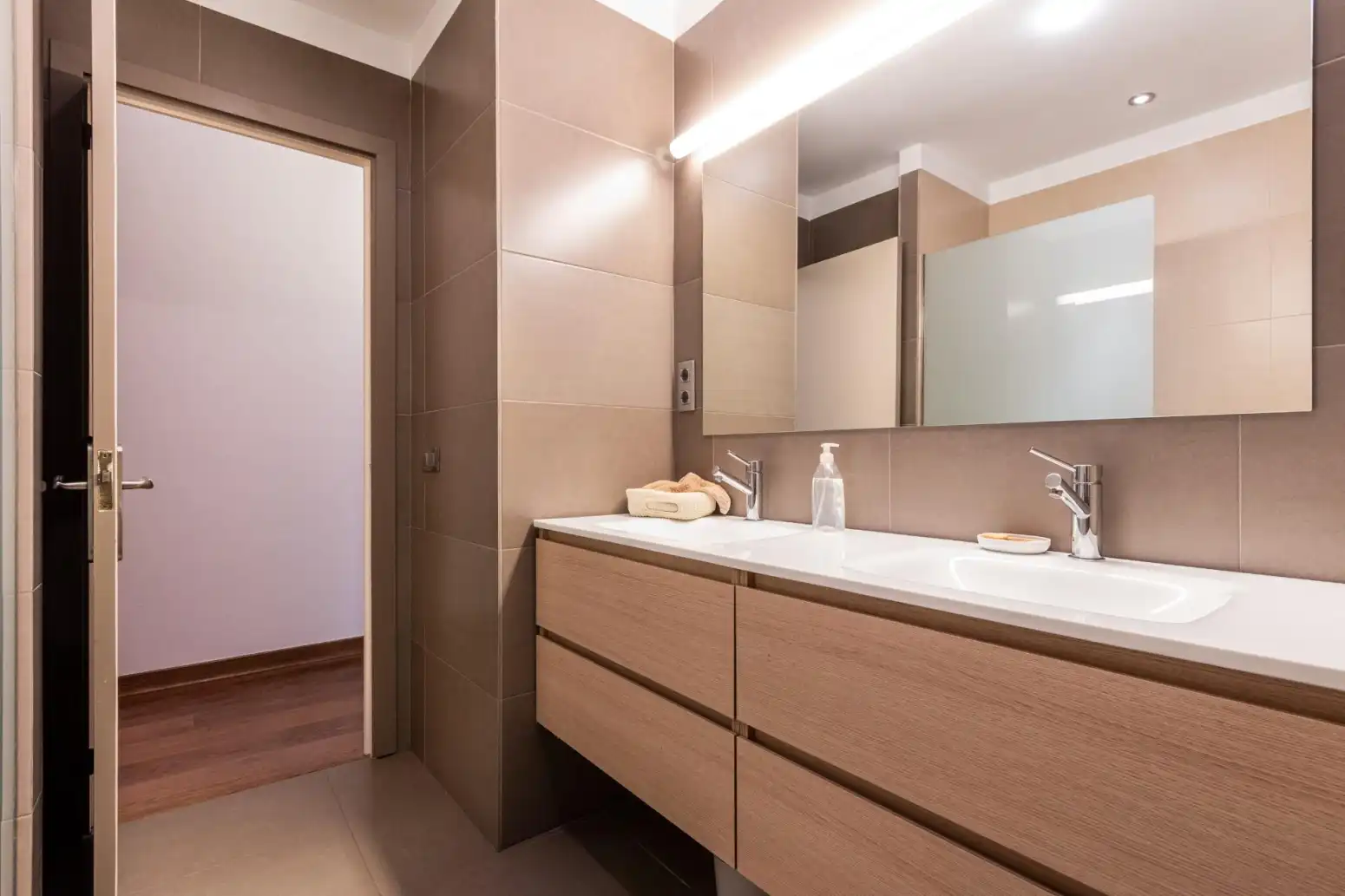 Baño de Casa adosada en venta en Terrassa con Calefacción, Parquet y Terraza