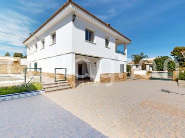 Villa con balcone in vendita a Calle RIO TURIA