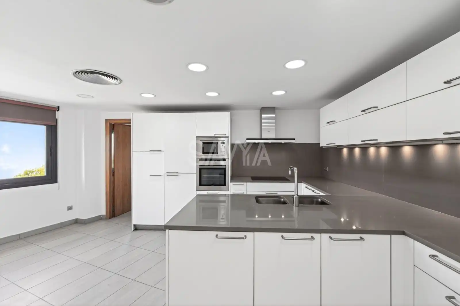 Cocina de Casa o chalet en venta en Barcelona con Aire acondicionado, Terraza y Trastero