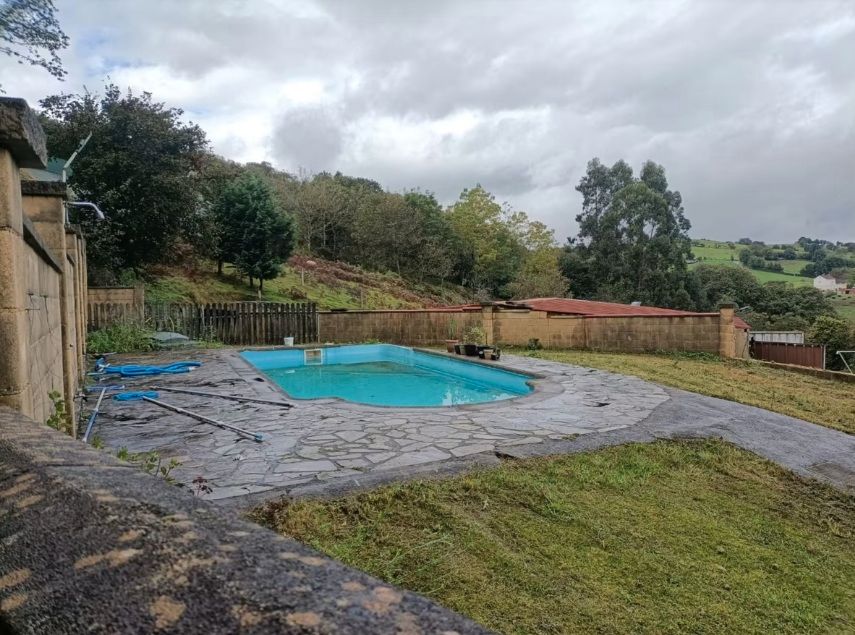 Piscina de Casa o xalet en venda en Siero amb Calefacció, Jardí privat i Terrassa