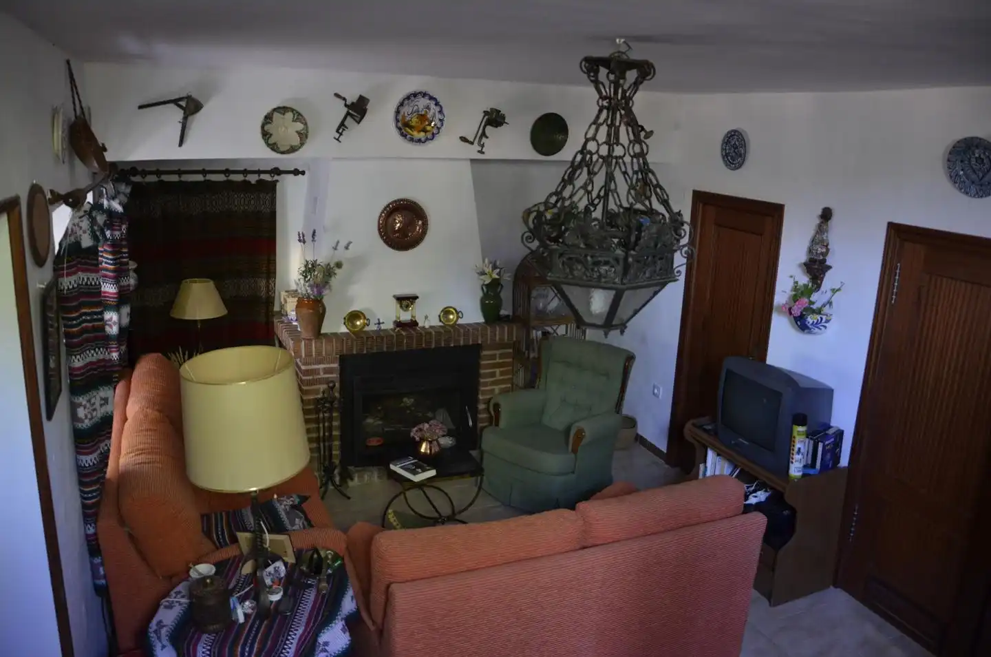 Sala d'estar de Casa o xalet en venda en Carcabuey amb Jardí privat, Piscina i Moblat